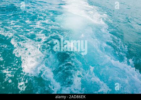 Tosende Meer Wasser Textur. Macht der das Element Wasser. Stockfoto