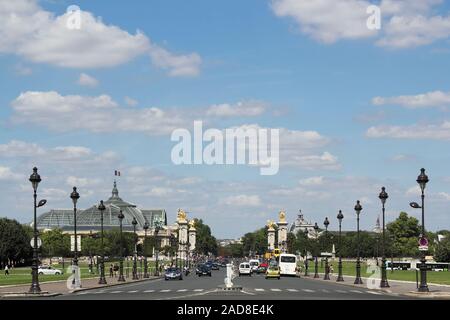 Straße nach Pont Alexandre III Stockfoto