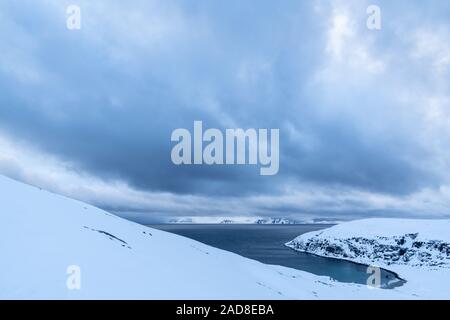 Stürmisches Wetter, Barentssee, Soeroeya Insel, Finnmark, Norwegen Stockfoto