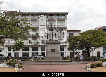 Statue von General Tomas Herrera auf dem Platz mit dem gleichen Namen in der Casco Viejo Panama City Stockfoto