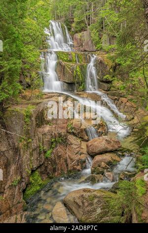 Katahdin Stream fällt in Baxter State Park. Stockfoto