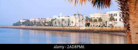 Gebäude an der malerischen Küste, die Batterie, Charleston, South Carolina, USA Stockfoto