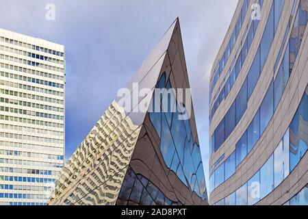 Dreischeibenhaus und Gebäudekomplex Koe-Bogen, Duesseldorf, Germamay, Europa Stockfoto