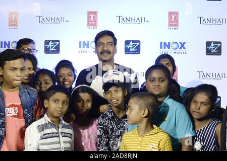 Kolkata, Indien. 03 Dez, 2019. Flim Schauspieler Ajay Devgan während des promotoion Seines Kommens film Tanhaji die unbesungenen Warior in Kalkutta. (Foto durch Saikat Paul/Pacific Press) Quelle: Pacific Press Agency/Alamy leben Nachrichten Stockfoto