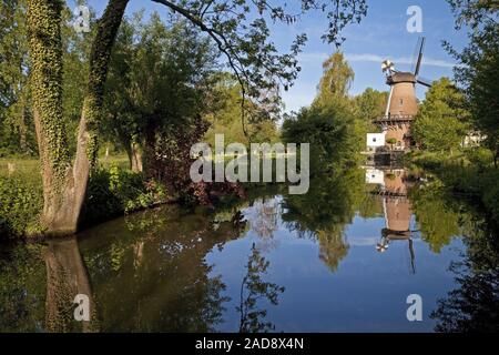 Wind- und Wassermühle von 1876, Petershagen Lahde, Nordrhein-Westfalen, Deutschland, Europa Stockfoto