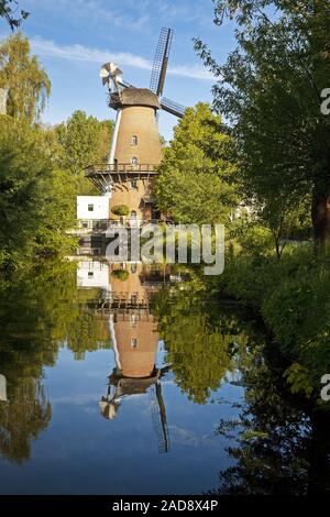 Wind- und Wassermühle von 1876, Petershagen Lahde, Nordrhein-Westfalen, Deutschland, Europa Stockfoto