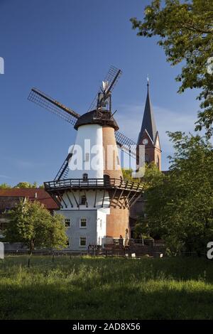 Wind- und Wassermühle von 1876, Petershagen Lahde, Nordrhein-Westfalen, Deutschland, Europa Stockfoto