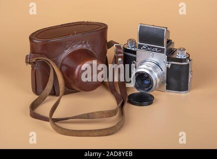 Alte deutsche Kamera EXA. 1961 Freigabe und Fall. Stockfoto