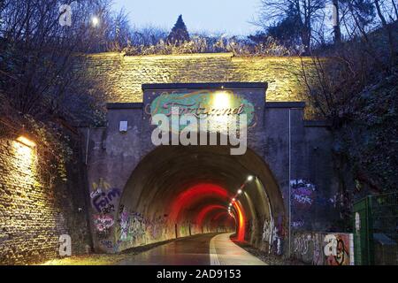 Tunnel, Dorrenberg Tanztunnel, ehemalige Rail Track, jetzt Radweg am Abend, Wuppertal, Deutschland Stockfoto