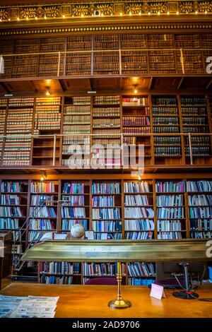 Die riesige Sammlung von Büchern in der öffentlichen Bibliothek von Providence, Rhode Island Stockfoto