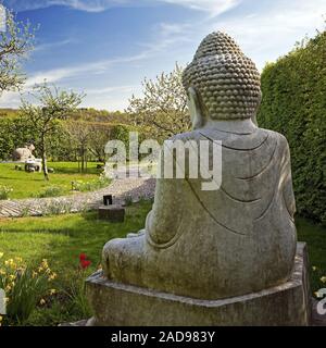 Skulptur im Garten des Museums für Asiatische Kunst, Radevormwald, Deutschland, Europa Stockfoto