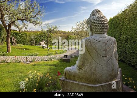 Skulptur im Garten des Museums für Asiatische Kunst, Radevormwald, Deutschland, Europa Stockfoto