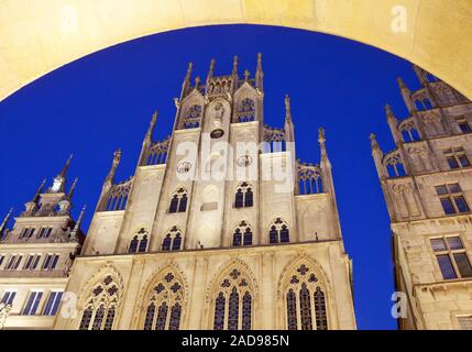 Historische principal Marktplatz und Rathaus am Abend, Münster, Deutschland, Europa Stockfoto