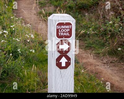 Daly City - November 10, 2011: Gipfel Loop Trail-Zeichen. Diese lange Rundweg führt Sie bis an die Spitze von San Bruno Mountain und wieder nach unten. Stockfoto