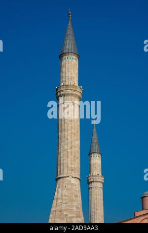 Istanbul, Türkei. November 18, 2019. Minarette der Hagia Sophia (Kirche der Heiligen Weisheit - Ayasofya) Stockfoto