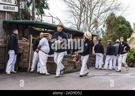 Warenkorb Schlitten Treiber, touristische Attraktion, Monte, Funchal, Madeira, Portugal, Europa Stockfoto