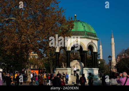 Istanbul, Türkei. November 18, 2019. Deutscher Brunnen, einem Pavillon gestaltete Brunnen in der nördlichen Ende der alten Hippodrom (Sultanahmet Square) Stockfoto