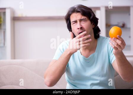 Junge Menschen leiden unter Allergien Stockfoto