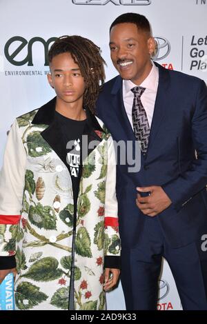 BURBANK, CA. Oktober 22, 2016: Jaden Smith und Will Smith bei der 26. jährlichen Environmental Media Awards bei Warner Bros Studios, Burbank. © 2016 Paul Smith/Featureflash Stockfoto