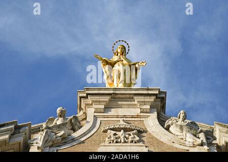 Statue der Jungfrau Maria, die Basilika Santa Maria degli Angeli, Assisi, Italien, Europa Stockfoto