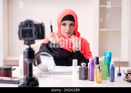 Schönheit Blogger im hijab Aufnahme von Video für Ihren Blog. Stockfoto