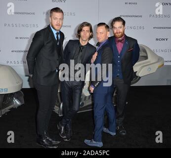 Musiker Drachen - Dan Reynolds, Daniel Wayne Predigt, Ben McKee & Daniel Platzman - bei der Weltpremiere von "Passagiere" im Regency Dorf Theater, Westwood vorstellen. Dezember 14, 2016 © 2016 Paul Smith/Featureflash Stockfoto