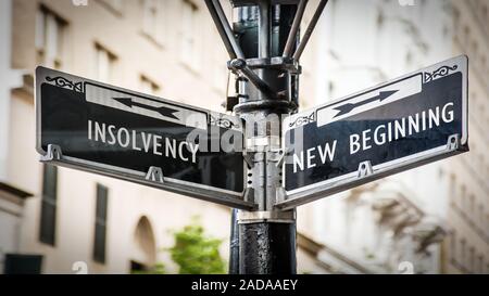 Straßenschild zu neuen Anfang gegen Insolvenz Stockfoto