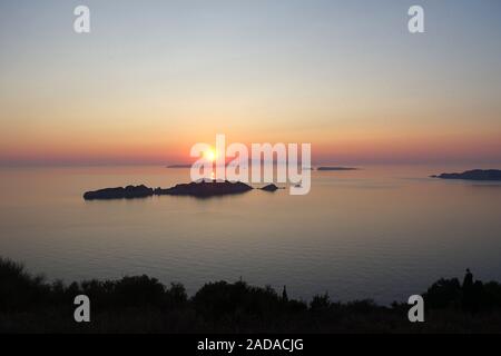 Malerischen Sonnenuntergang in Afionas, Korfu, Griechenland Stockfoto