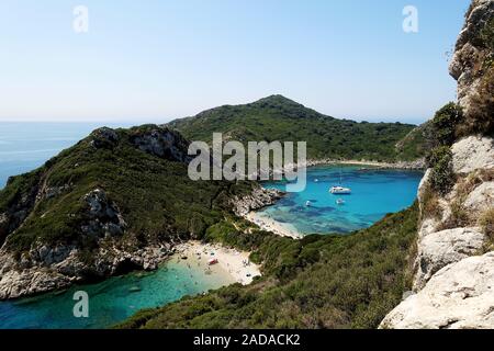 Timoni Bucht in Afionas, ein beliebtes Touristenziel, Korfu, Griechenland Stockfoto