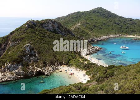 Timoni Bucht in Afionas, ein beliebtes Touristenziel, Korfu, Griechenland Stockfoto