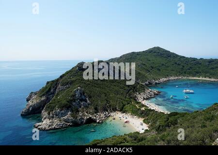 Timoni Bucht in Afionas, ein beliebtes Touristenziel, Korfu, Griechenland Stockfoto