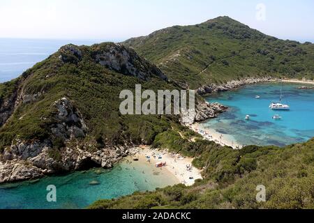 Timoni Bucht in Afionas, ein beliebtes Touristenziel, Korfu, Griechenland Stockfoto