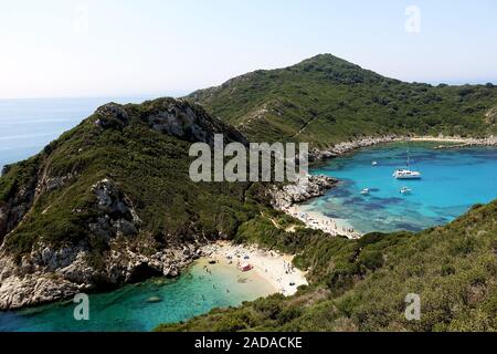 Timoni Bucht in Afionas, ein beliebtes Touristenziel, Korfu, Griechenland Stockfoto