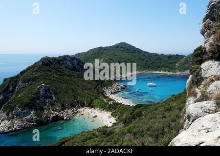 Timoni Bucht in Afionas, ein beliebtes Touristenziel, Korfu, Griechenland Stockfoto