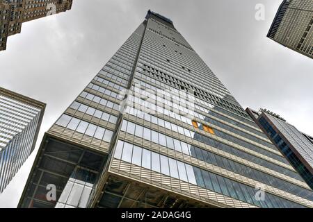 New York City - August 17, 2019: Ein Vanderbilt Wolkenkratzer im Bau in New York City. Stockfoto