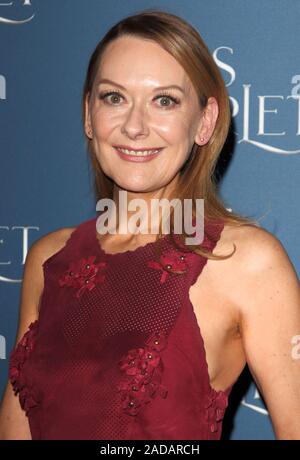 London, Großbritannien. 03 Dez, 2019. Cathy Belton besucht die Miss Scarlet und der Herzog Welt Premiere TV Screening im St. Pancras Renaissance Hotel in London. Credit: SOPA Images Limited/Alamy leben Nachrichten Stockfoto