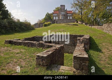 Das restaurierte Haus Custodis innerhalb der Burgmauern von Isenburg, Hattingen, Deutschland, Europa Stockfoto