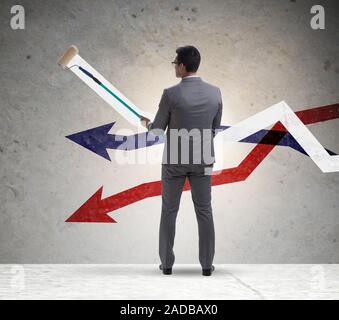 Unternehmer Zeichnen von Diagrammen in Prognosen Konzept Stockfoto