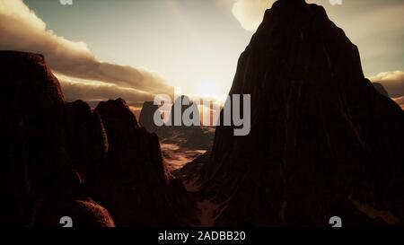 Erstaunlich Sandsteinformationen in den berühmten Sonnenuntergang am Monument Valley Stockfoto