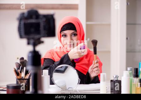 Schönheit Blogger im hijab Aufnahme von Video für Ihren Blog. Stockfoto