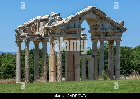 Die Ruinen der Tetrapylon oder monumental Gateway in der antiken Stätte von Aphrodisias in der Türkei. Stockfoto