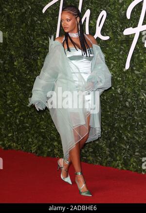 London, Großbritannien. 02 Dez, 2019. LONDON, GROSSBRITANNIEN, 2. DEZEMBER 2019: Rihanna auf dem roten Teppich während der Fashion Awards in der Royal Albert Hall in London. Credit: SOPA Images Limited/Alamy leben Nachrichten Stockfoto