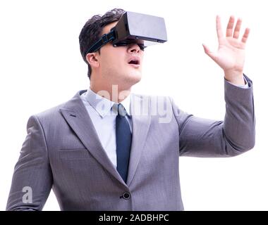 Der Unternehmer trägt die virtuelle Realität VR-Brille auf w isoliert Stockfoto