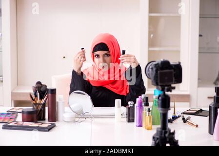 Schönheit Blogger im hijab Aufnahme von Video für Ihren Blog. Stockfoto