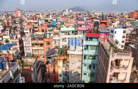 Erstaunlich ursprünglichen Blick auf das Zentrum von Kathmandu, die Hauptstadt von Nepal, Einzigartigkeit und Originalität von Gebäuden in Wohngebieten Stockfoto