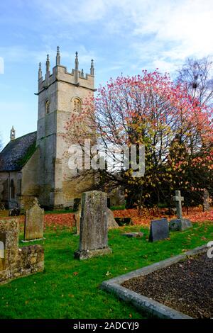 Winter in Longborough, einem Dorf in der Nähe von Cotswold Stowe-on-the-Wold, Gloucestershire, UK St James church Stockfoto