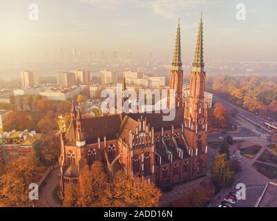 Kathedrale St. Erzengel Michael und der Heiligen. Florian Märtyrer in der Dämmerung Luftbild Stockfoto