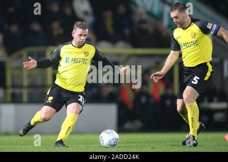 Burton Upon Trent, Großbritannien. 03 Dez, 2019. David Templeton von Burton Albion (11) und Jake Buxton von Burton Albion (5) mit der Kugel während der efl Sky Bet Liga 1 Übereinstimmung zwischen Burton Albion und Southend United auf der Pirelli Stadium, Burton upon Trent, England am 3. Dezember 2019. Foto von Mick Haynes. Nur die redaktionelle Nutzung, eine Lizenz für die gewerbliche Nutzung erforderlich. Keine Verwendung in Wetten, Spiele oder einer einzelnen Verein/Liga/player Publikationen. Credit: UK Sport Pics Ltd/Alamy leben Nachrichten Stockfoto