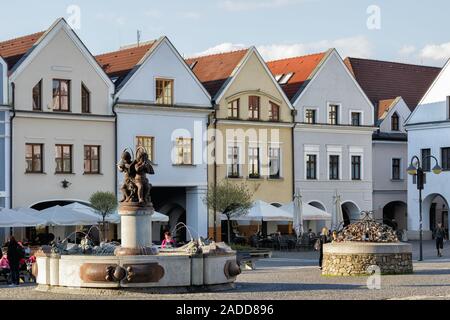 Zilina, Slowakei, 30. April 2016 - Ansicht von Marianske Square mit Bürgerhäuser in Zilina, Slowakei. Stockfoto