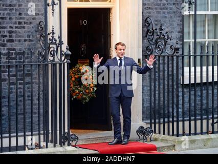 Der französische Präsident Emmanuel Längestrich in Downing Street ankommen für ein Treffen der Staats- und Regierungschefs der NATO, 3. Dezember 2019 Stockfoto